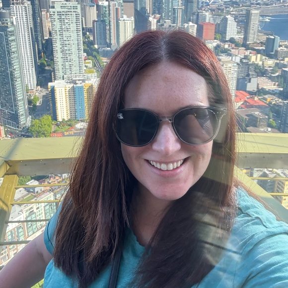 Meet your Posher, Elizabeth - Picture 2 of 2